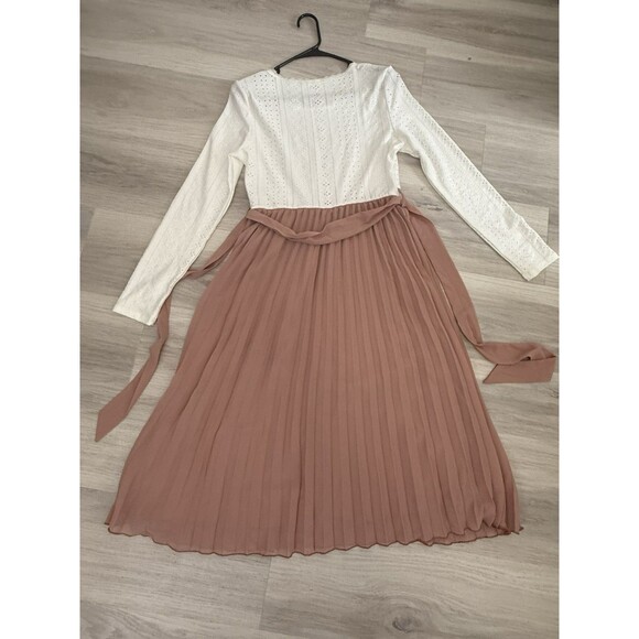 Shein Frenchy Eyelet Embroidery Pleated Hem Dress size Large - Picture 5 of 7